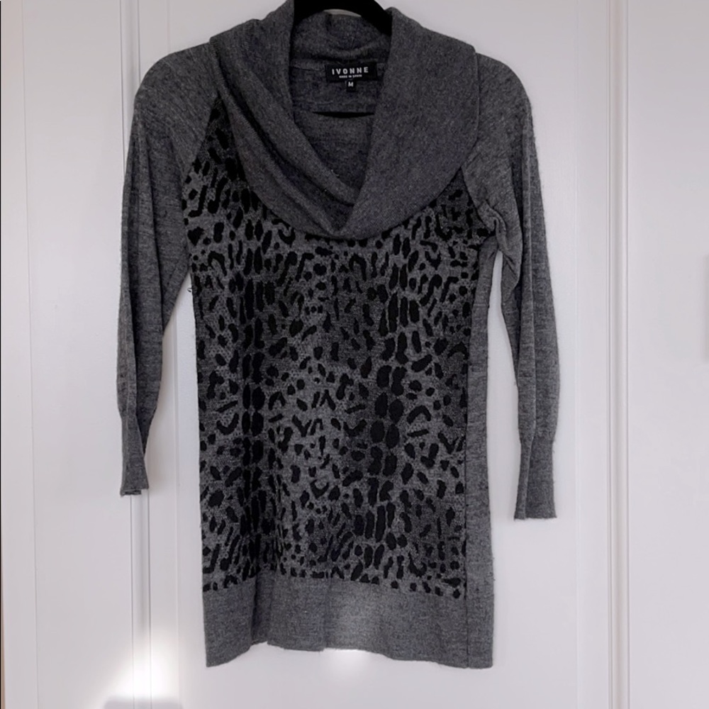 Ivonne leopard print gray sweater